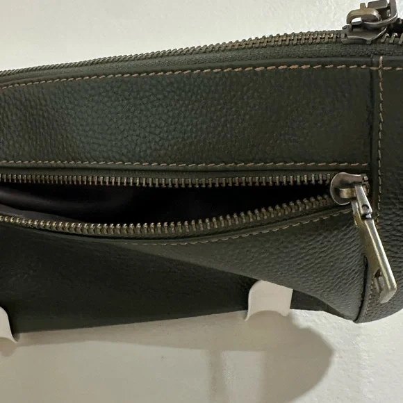 Loyofun Unisex Green Leather Belt Bag With Adjustable Waist Strap - Picture 7 of 12